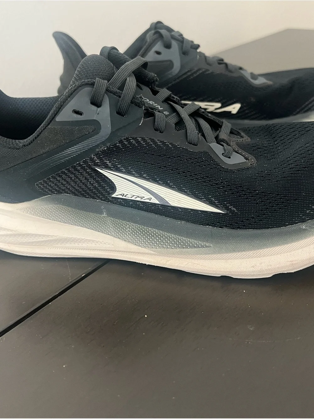 Altra Torin 8 Women’s Black and White Athletic Running Shoes - Picture 1 of 6
